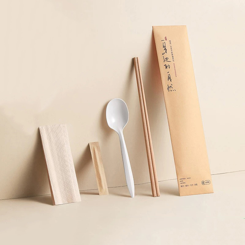 Set di bacchette di bambù usa e getta di nuovo stile con set di pellicole di carta degradabili cucchiaio/tovagliolo/stuzzicadenti